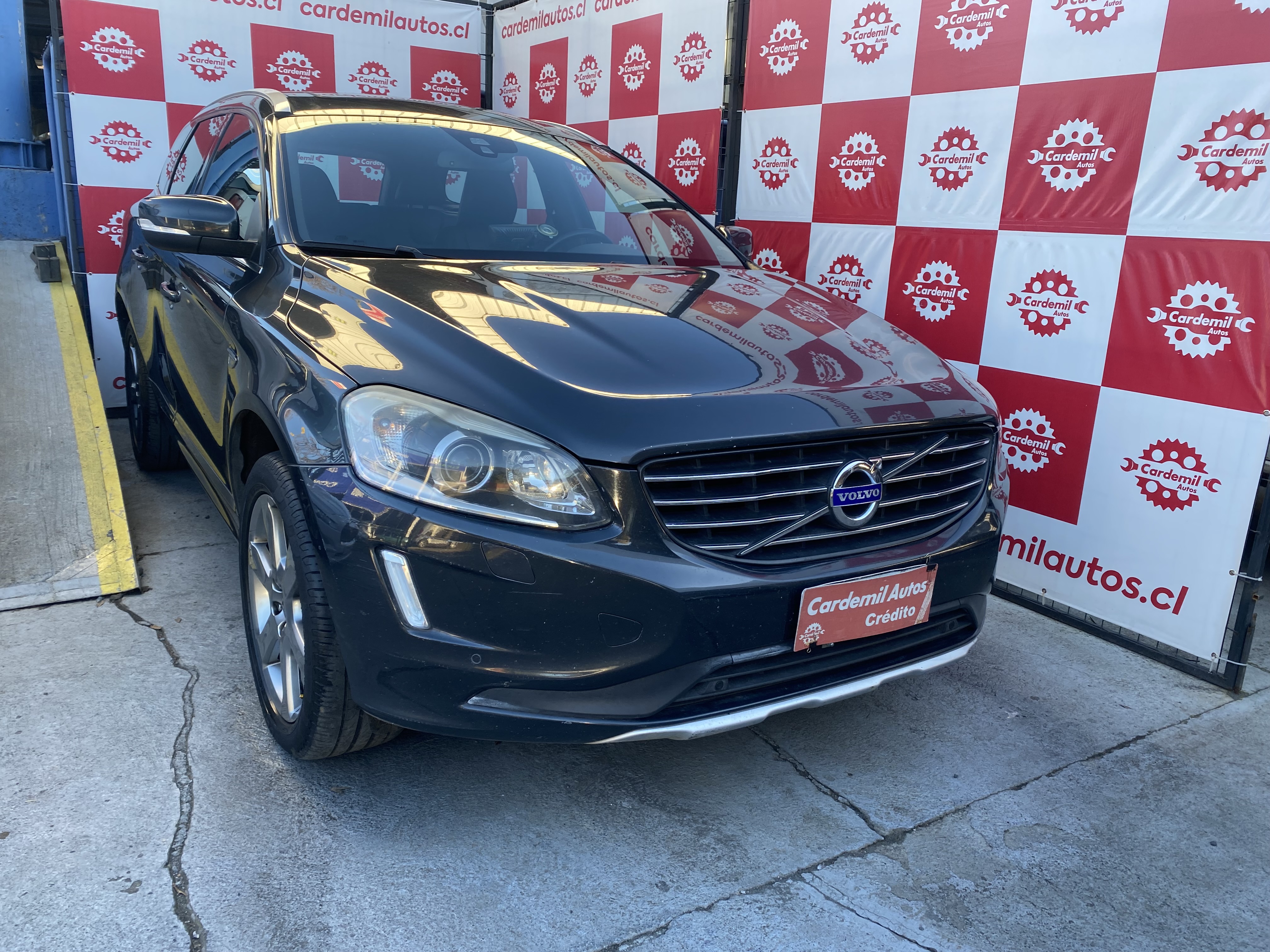 0VOLVO XC60...