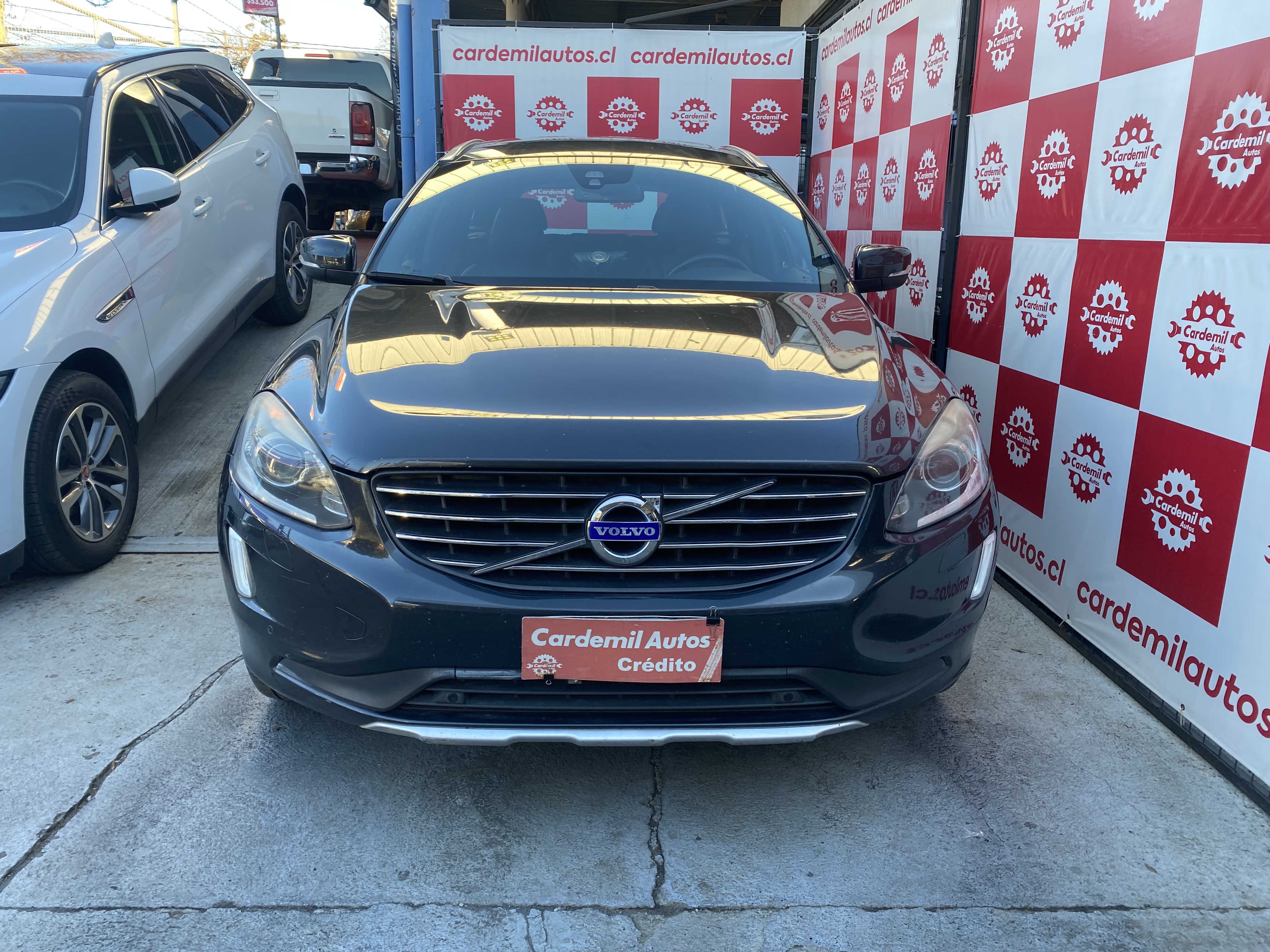 1VOLVO XC60...