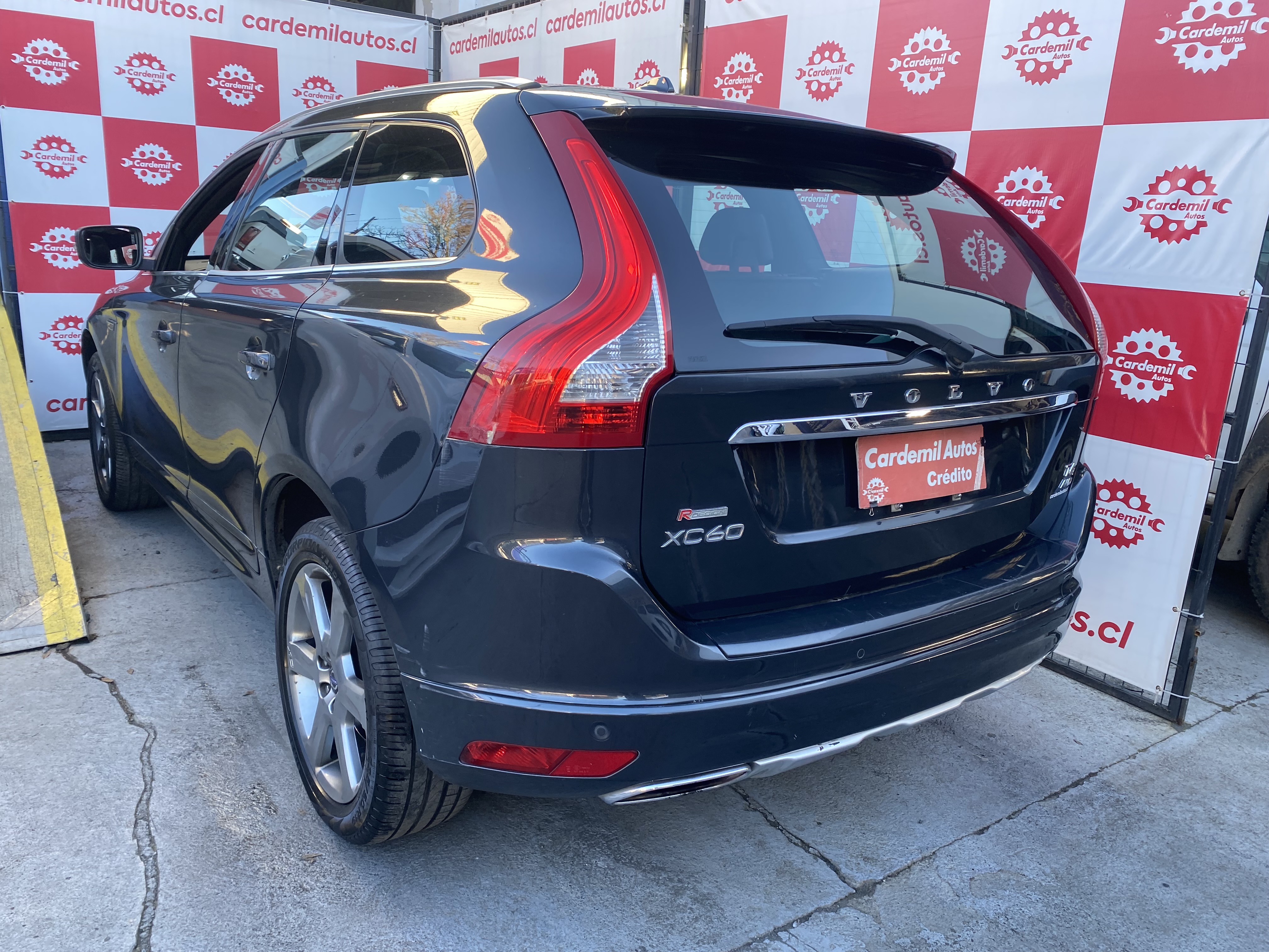4VOLVO XC60...