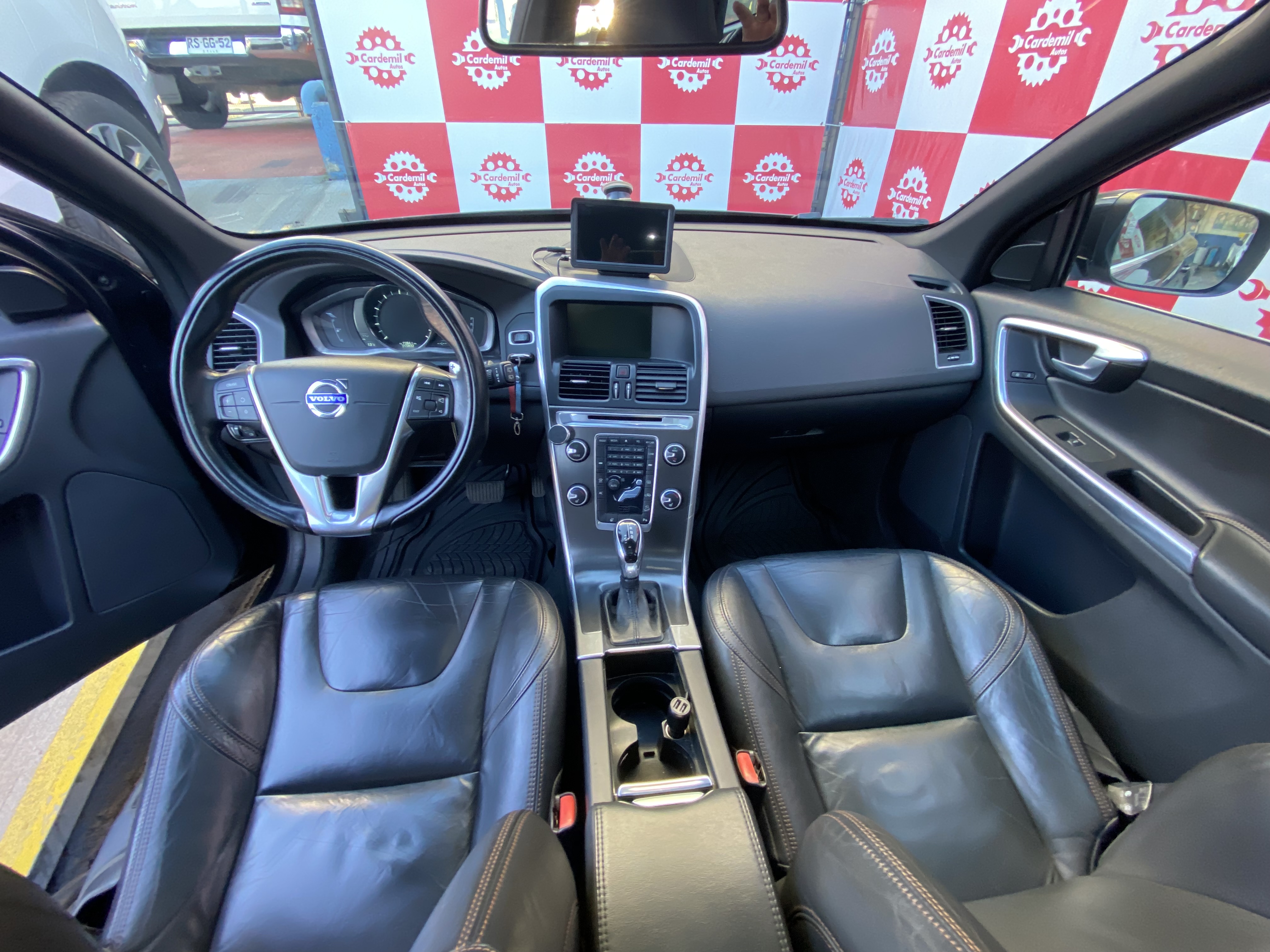 10VOLVO XC60...